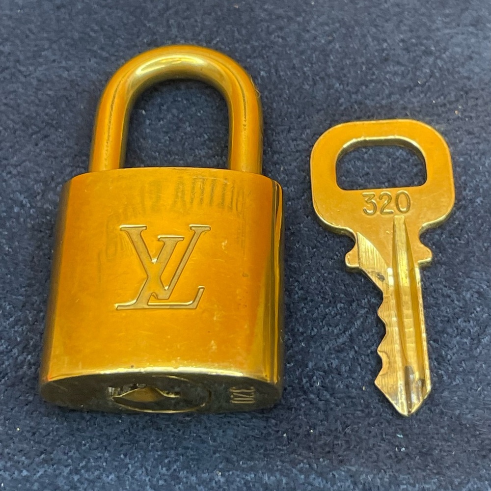 Vintage Louis Vuitton 320 Lock & Key!